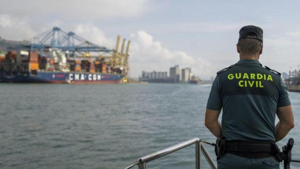Efectivos de la Compañía de la Guardia Civil en el Puerto de Barcelona