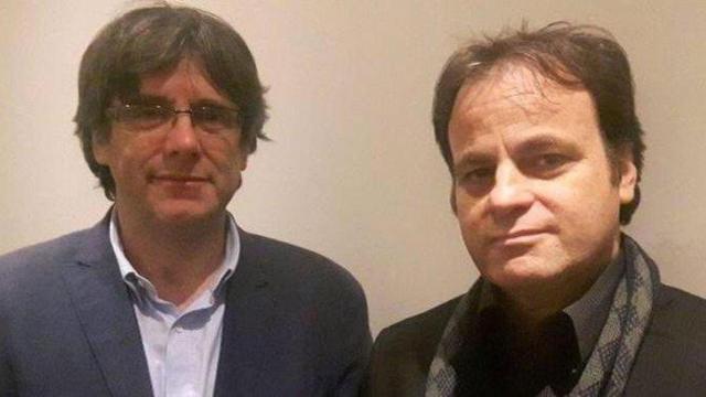 El prófugo Carles Puigdemont, junto al dirigente de Comuns Sumar Jaume Asens