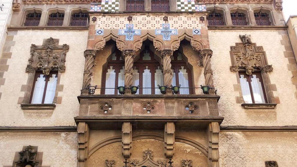 Fachada de la Casa Coll i Regàs