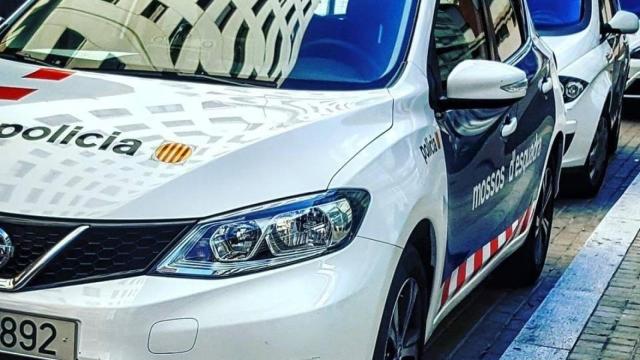 Varios vehículos de los Mossos d'Esquadra