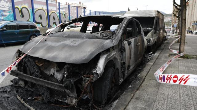 La Policía de Bilbao investiga el incendio de siete turismos en el barrio de San Ignacio en un suceso anterior