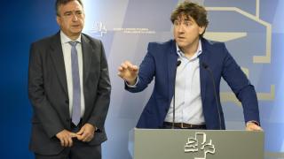 El secretario general del PSE-EE, Eneko Andueza, y el presidente del PNV, Aitor Esteban